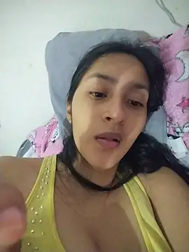 Show modela LauraMontaii na web-kameri
