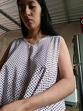 LauraMontaii Show in webcam