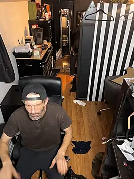 leanjamesdean: διαδικτυακό σόου στην κάμερα