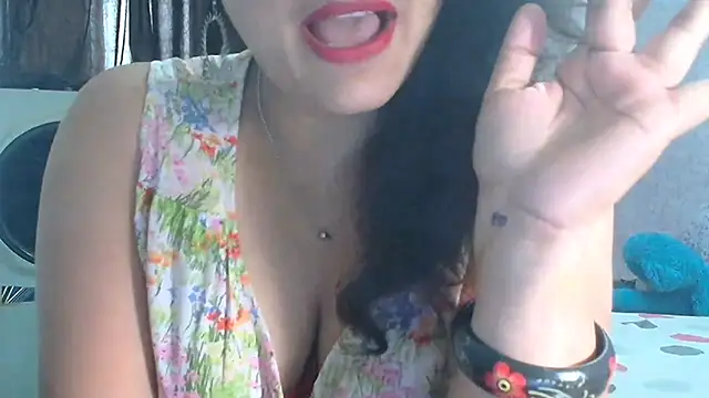 Chat XXX en directo de SimmiQueen_77
