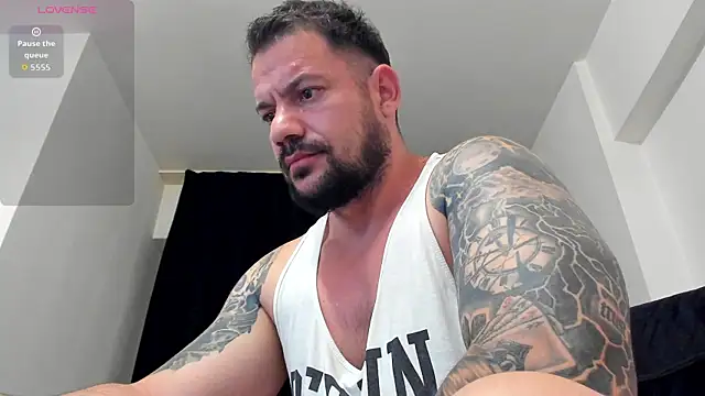 musclemonster31 网络视讯表演