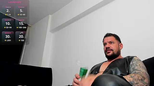 Pokazy przed kamerką – musclemonster31