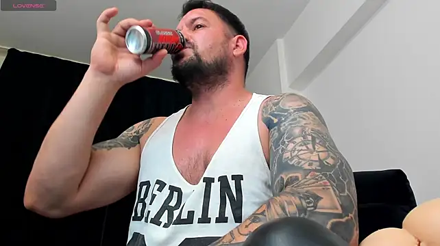 عرض كام musclemonster31