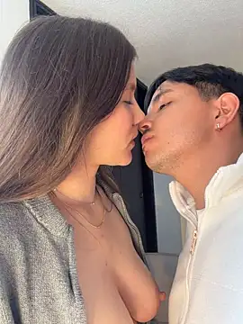 Show modela AmelieLaurent_ na web-kameri