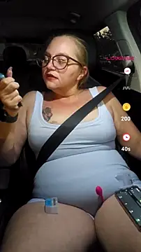 funluvinmama Show in webcam