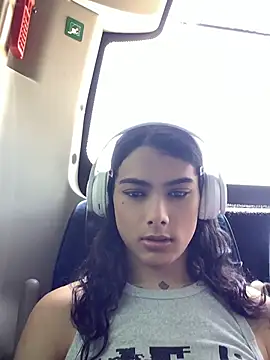 Show modela SassyCece na web-kameri