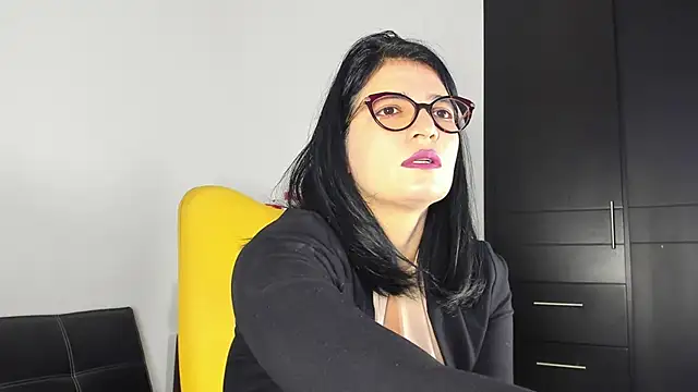 צ'אט XXX בשידו ר חי של adriana71