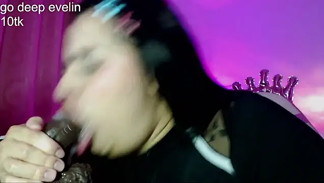 evelin_zaenz01 Show Webcam