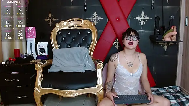 jolie_colette Show in webcam