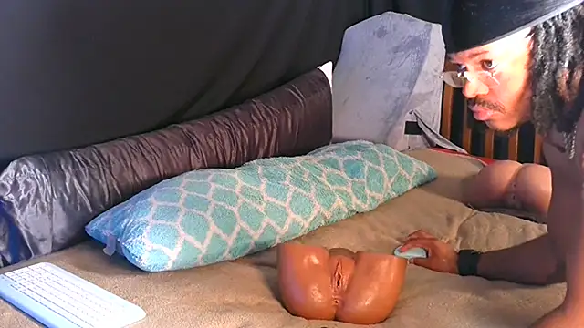 Carolinayoungin Show in webcam