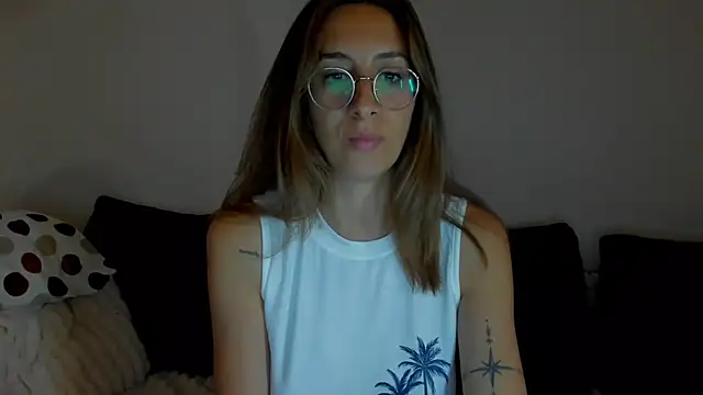 DesireMore90 Adlı Modelin Canlı XXX Sohbeti