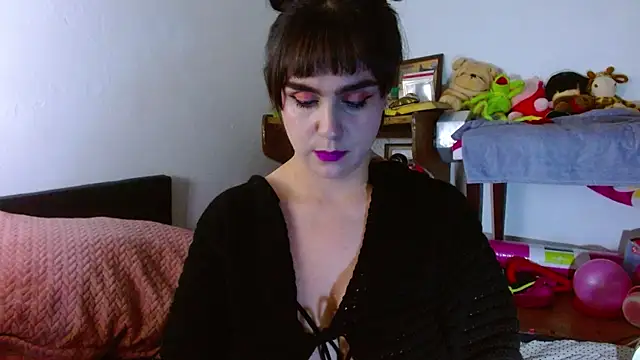 Chat +18 de collette_beaufoy_ ao vivo