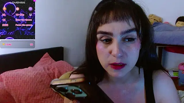 צ'אט XXX בשידור חי של collette_beaufoy_