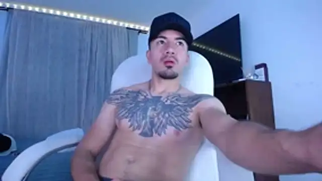 taylor_cruzのウェブカメラショー