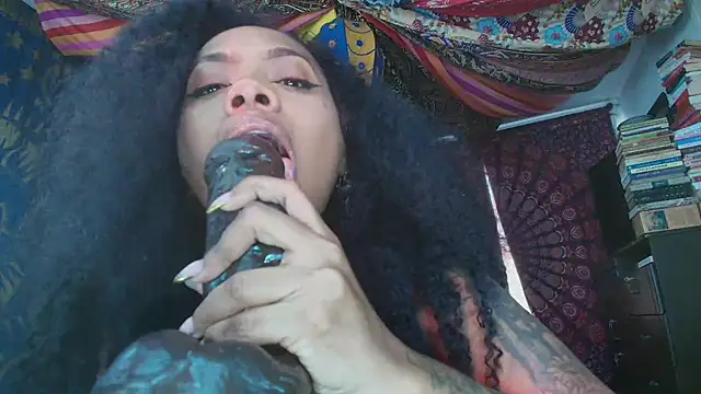 ElizaGrey_ Show in webcam