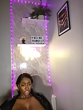 ddlynn Show in webcam