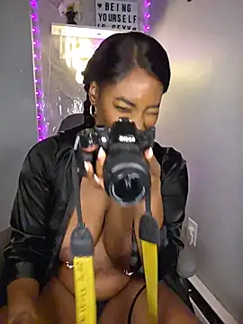 ddlynn Show in webcam