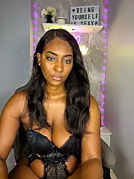 ddlynn Show in webcam