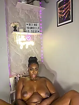 ddlynn Show in webcam