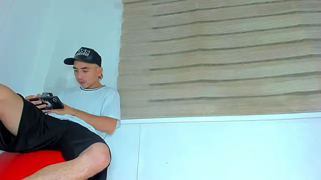 enjoy_hotparty Show in webcam