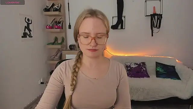 NancyHottie webcam show