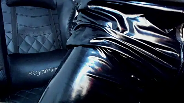 Show modela Tommy_Bred na web-kameri