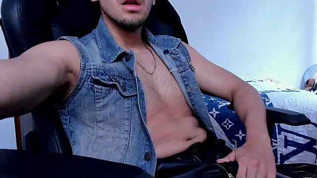 Tommy_Bred Adlı Modelin Web Kamerası Şovu