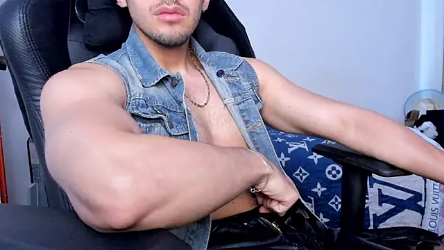 Tommy_Bred Pertunjukan Webcam