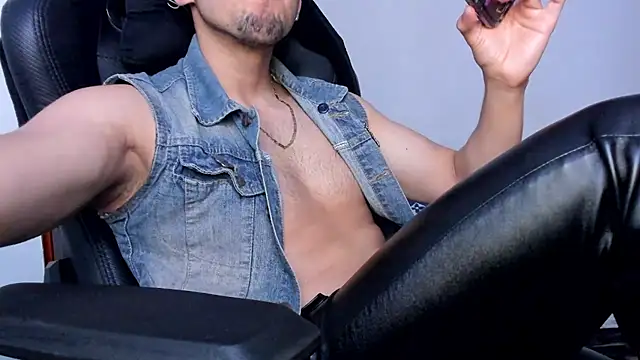 عرض كام Tommy_Bred