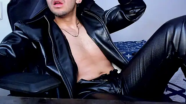 Tommy_Bred Adlı Modelin Web Kamerası Şovu