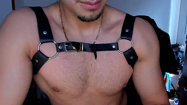 Show modela Tommy_Bred na web-kameri