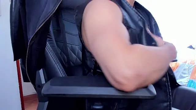 הופעת וובקאם של Tommy_Bred