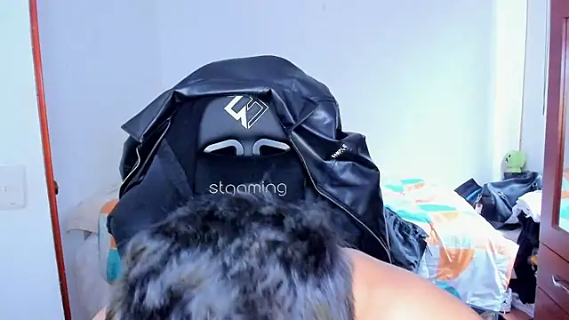 Tommy_Bred: διαδικτυακό σόου στην κάμερα
