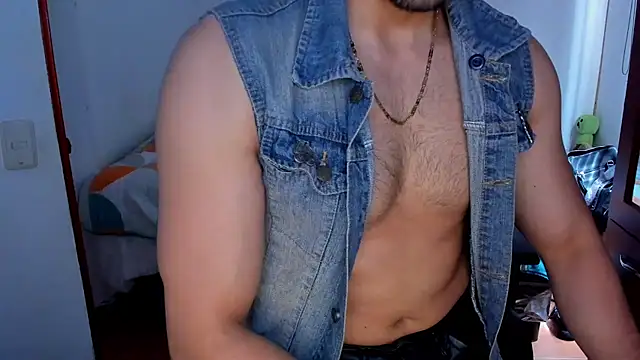 Tommy_Bred: διαδικτυακό σόου στην κάμερα
