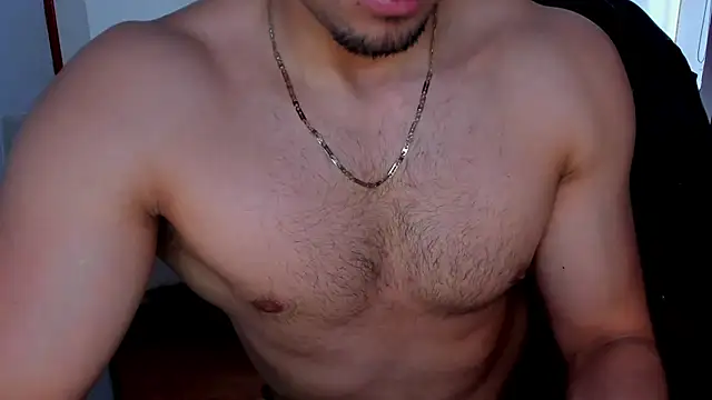 Show modela Tommy_Bred na web-kameri