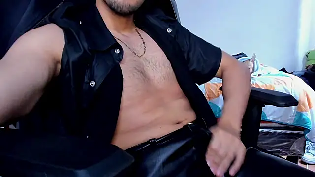 Tommy_Bred Adlı Modelin Web Kamerası Şovu
