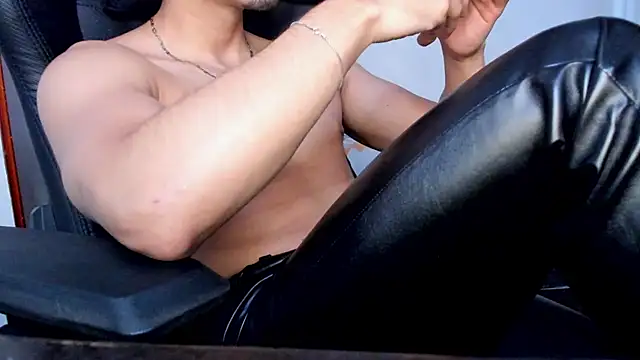 Tommy_Bred ওয়েবক্যাম শো