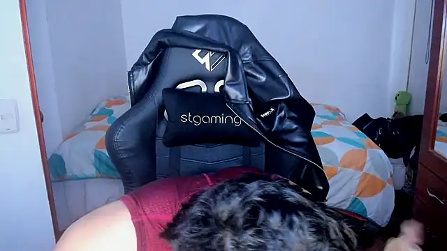 Tommy_Bred: διαδικτυακό σόου στην κάμερα