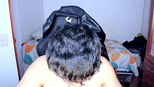 Show modela Tommy_Bred na web-kameri