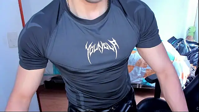Show modela Tommy_Bred na web-kameri