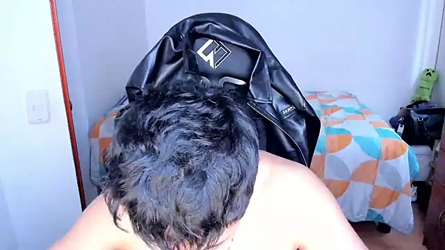 Tommy_Bred: διαδικτυακό σόου στην κάμερα