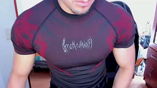Tommy_Bred Adlı Modelin Web Kamerası Şovu