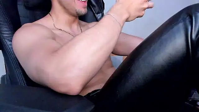 הופעת וובקאם של Tommy_Bred