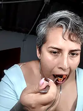 Chat XXX en directo de Yessi_rousse