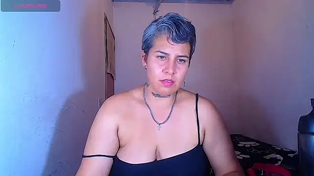 Chat XXX en directo de Yessi_rousse