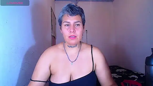 Czat XXX na żywo – Yessi_rousse