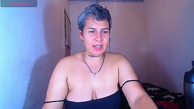Czat XXX na żywo – Yessi_rousse