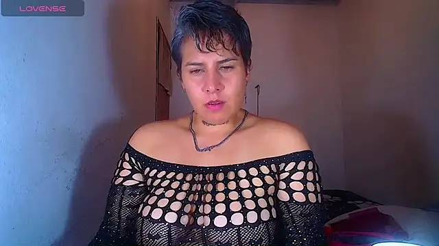 Chatroom XXX en direct de Yessi_rousse