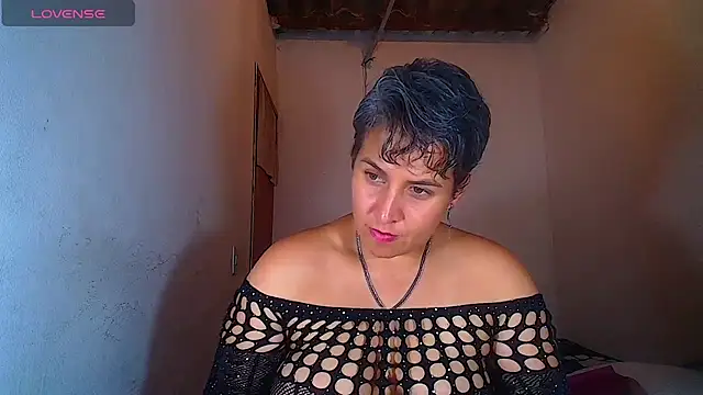 Chatroom XXX en direct de Yessi_rousse