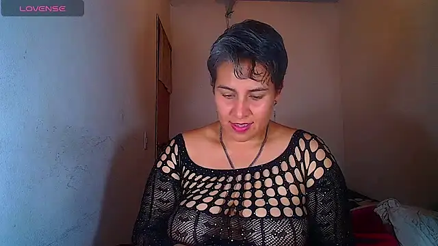 Yessi_roussen Live XXX chat